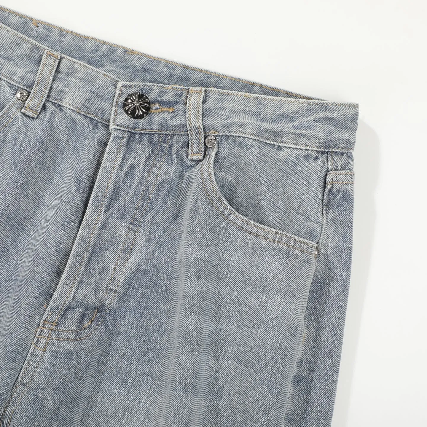 P280 Chrome Heart ｜Chrome Heart CH Heavy Industry Horsehair Spliced Flared Leather Jeans- 7*7 tannin 13.5 ammonia blue cow fabric, spliced with different colors of distressed denim, complete set of denim washing processes such as stone grinding, desizing, malaysian, hand rubbing, hanging grinding, fermentation washing, full spray, cat suede, etc. The genuine leather cross is made of natural horse hair and first-layer sheepskin. Because of the natural color of horse hair, different parts of the fur have different shades, and each pair is different, which is different from the imitation leather on the market. Each pair is the same; because the trousers are custom-made cross genuine leather trousers, they need to be disassembled many times, which is troublesome to sew and the shipment is very slow. Color: Spliced blue Size: 28 30 32 34 36